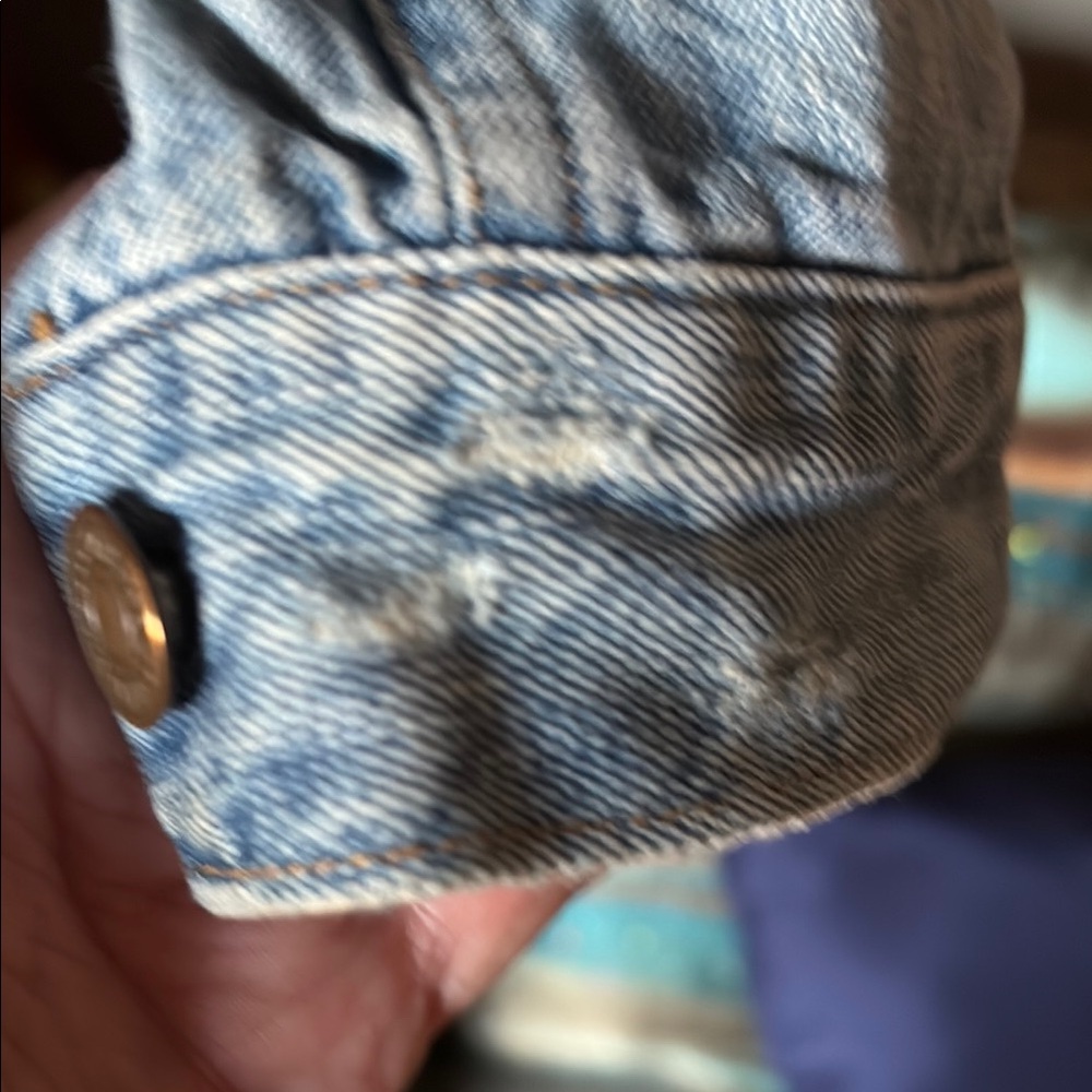 Levi's Classic Denim Slightly Distressed Women's Jacket - Picture 7 of 11